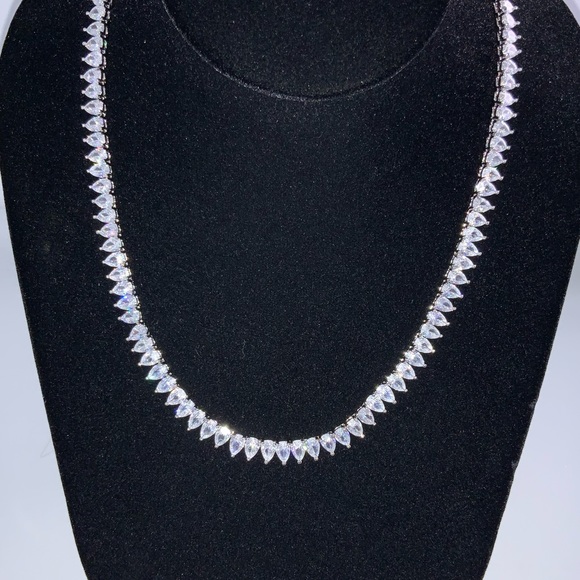 Pear Cut Necklace - Picture 4 of 16